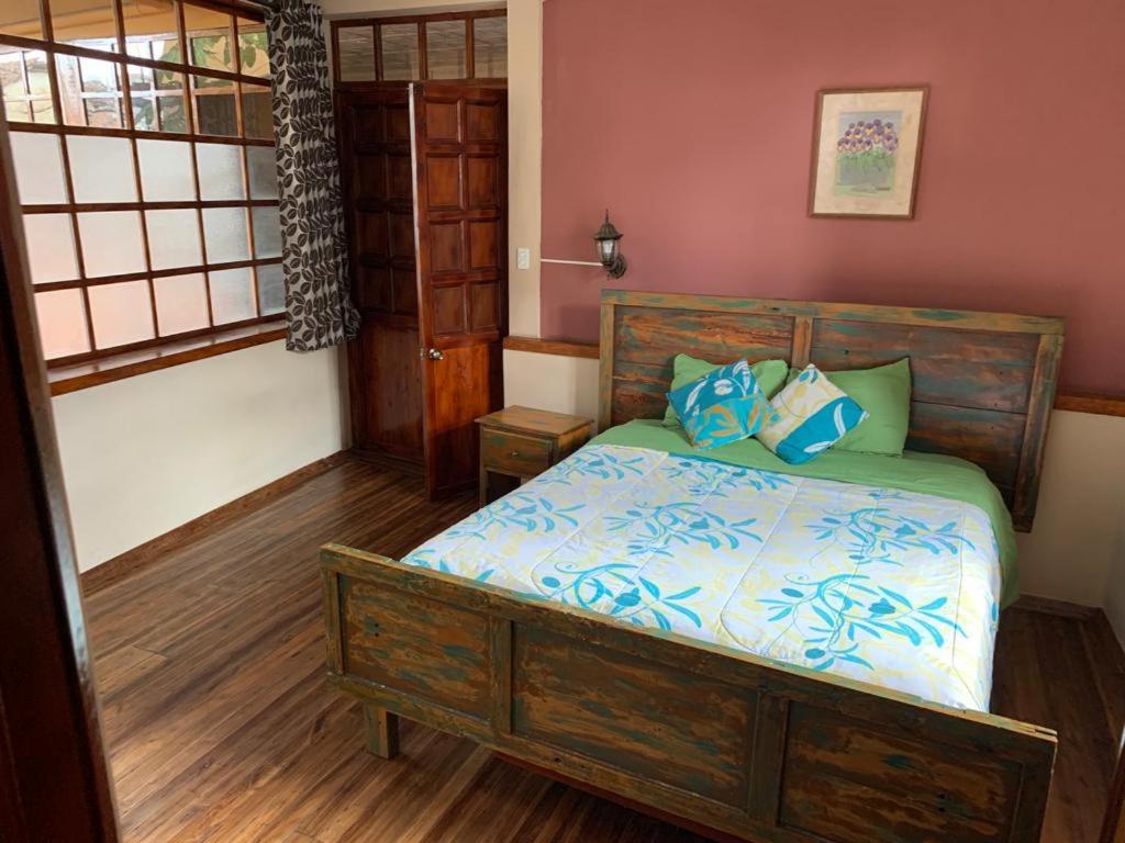 Hostel Santa Canela Cuenca Exteriör bild