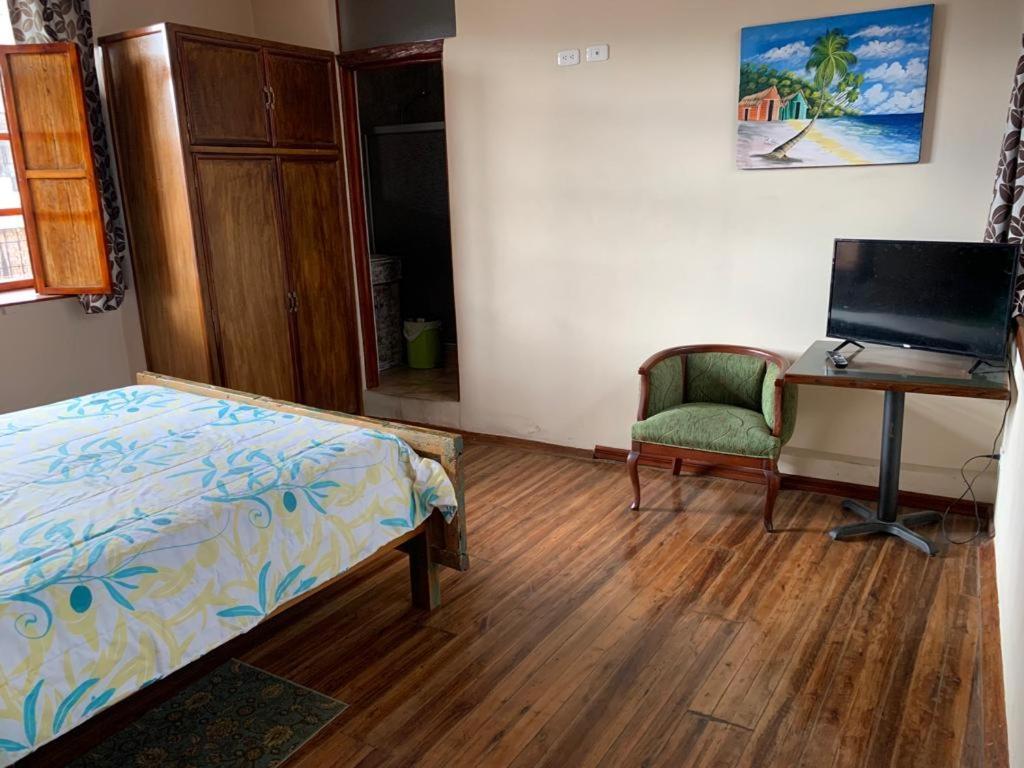 Hostel Santa Canela Cuenca Exteriör bild